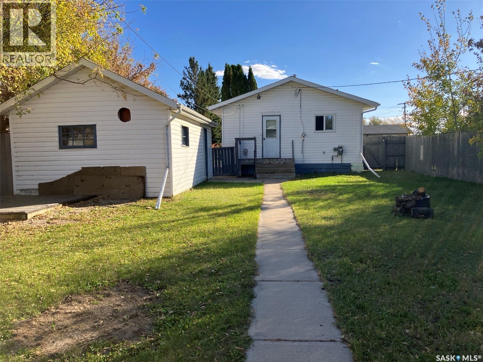 707 10th Avenue W, Nipawin, Saskatchewan  S0E 1E0 - Photo 36 - SK047732