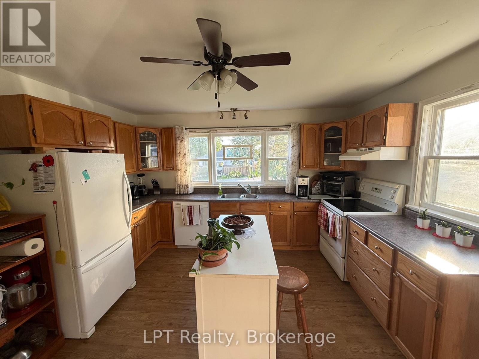 22 Third Street N, Prince Edward County, Ontario  K0K 2T0 - Photo 2 - X13884412