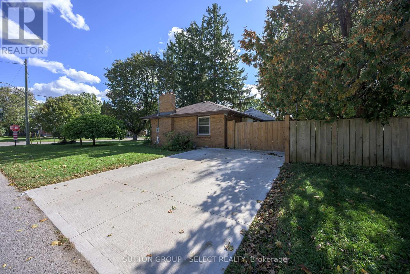 305 Stephen Street, London South, Ontario  N6K 2N2 - Photo 3 - X13884374