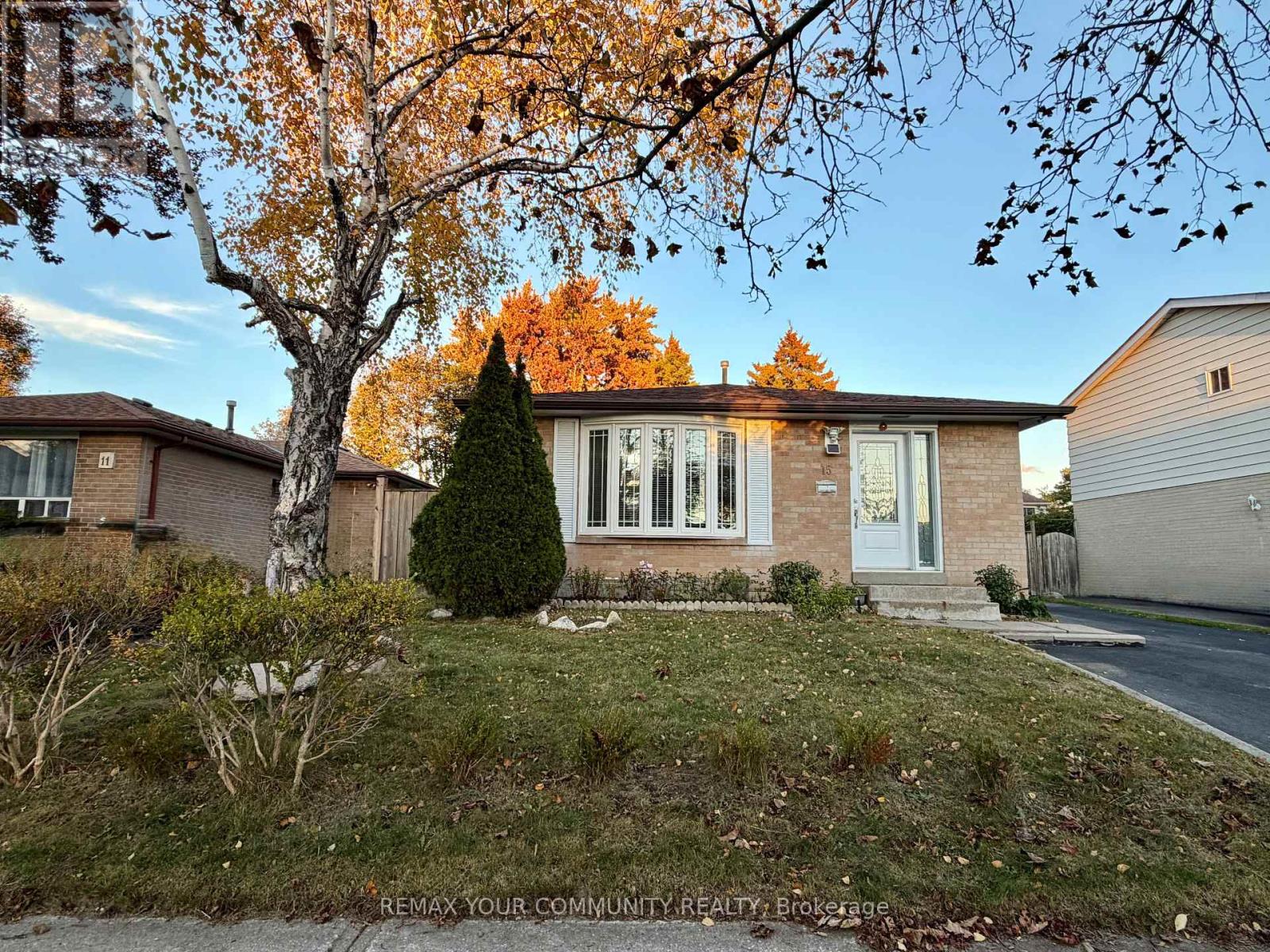 15 HUTCHERSON SQUARE