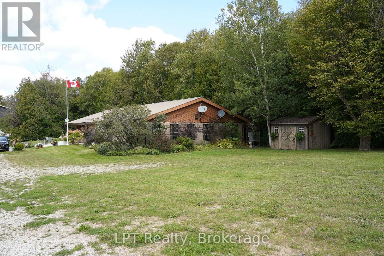 401297 Grey Road 17, Georgian Bluffs, Ontario  N0H 2T0 - Photo 2 - X13884358