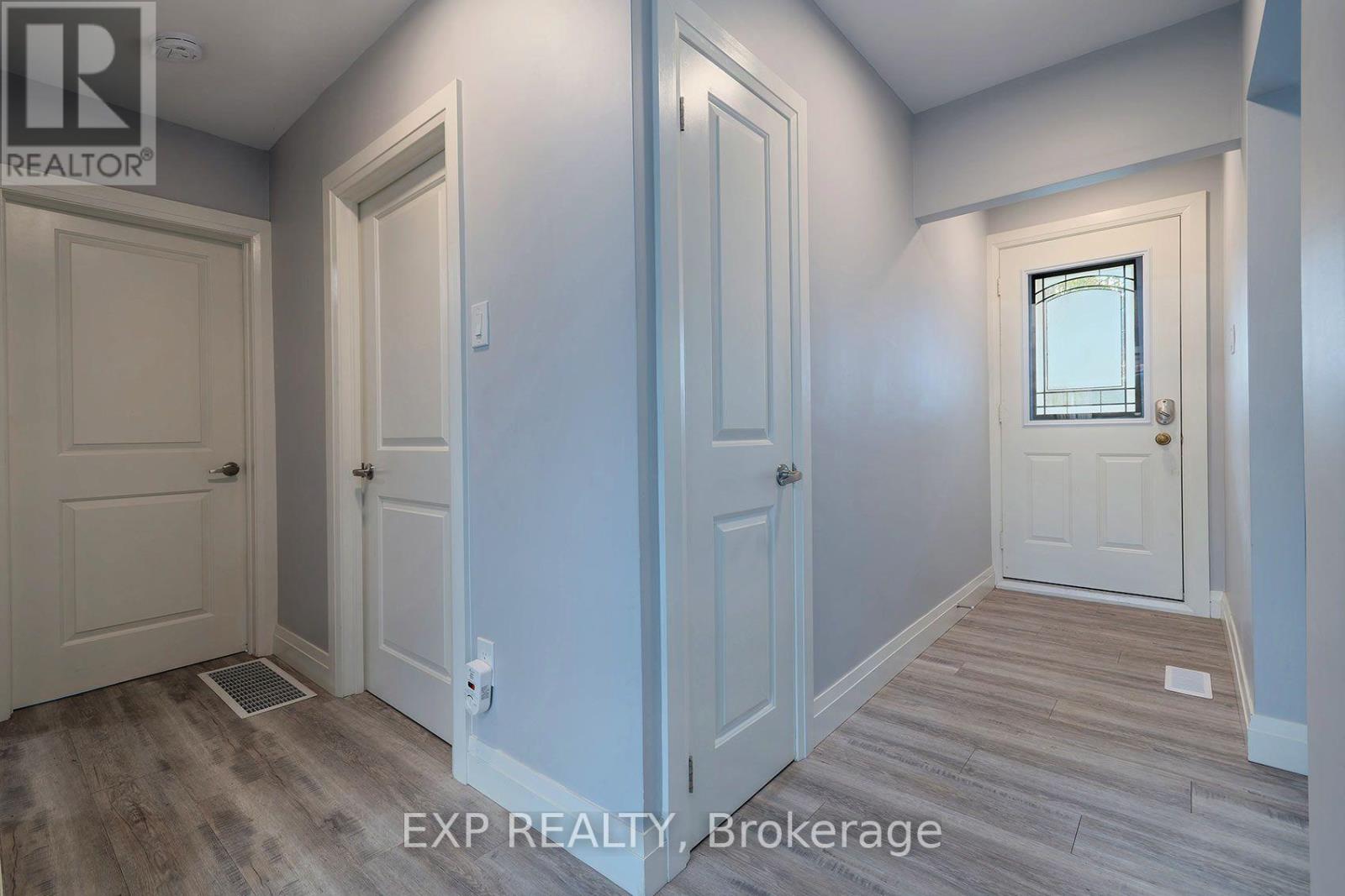 28 Alexander Avenue, Barrie, Ontario  L4M 2B4 - Photo 4 - S13884416