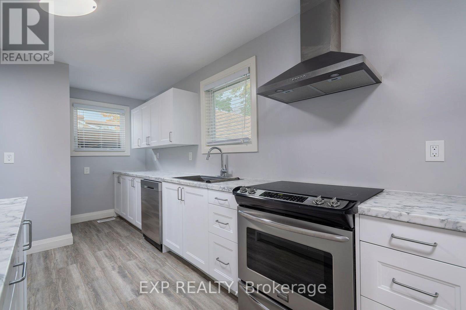 28 Alexander Avenue, Barrie, Ontario  L4M 2B4 - Photo 8 - S13884416