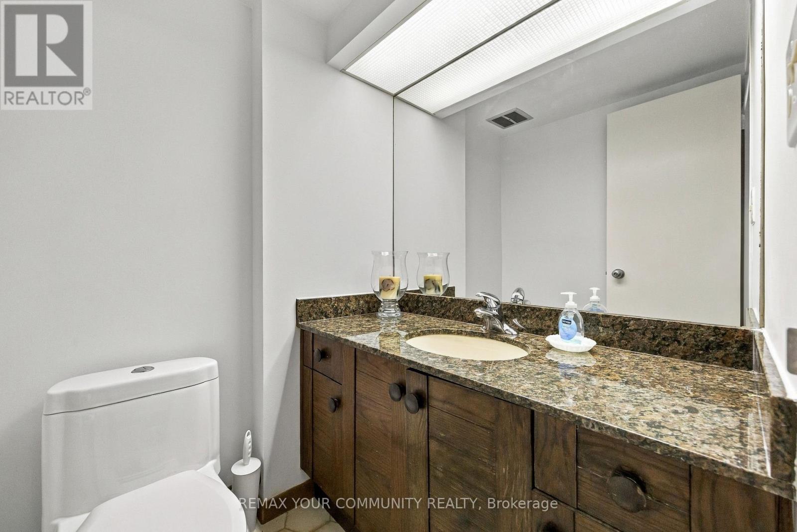 410 - 349 St Clair Avenue W, Toronto, Ontario  M5P 1N3 - Photo 15 - C13875472