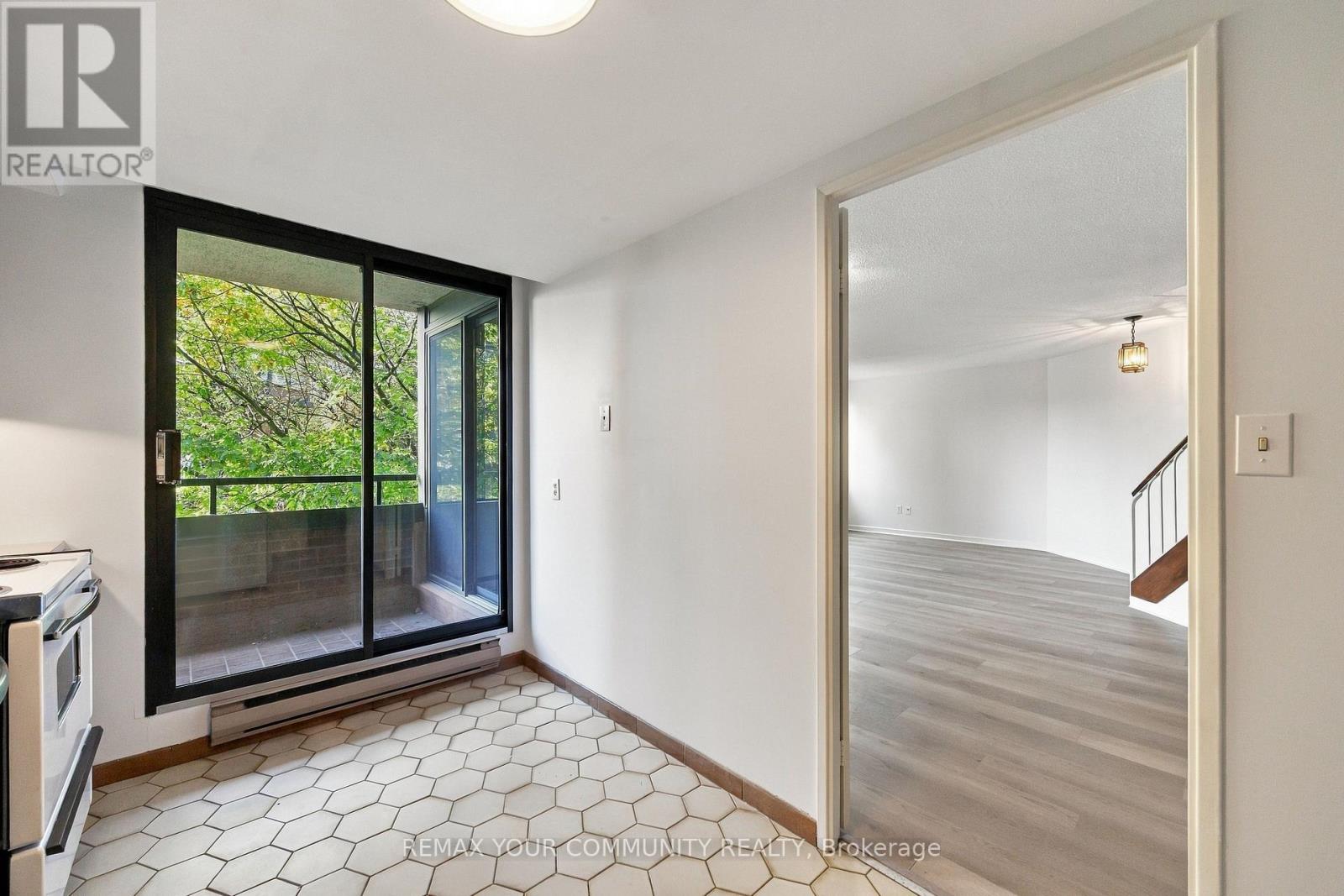 410 - 349 St Clair Avenue W, Toronto, Ontario  M5P 1N3 - Photo 10 - C13875472
