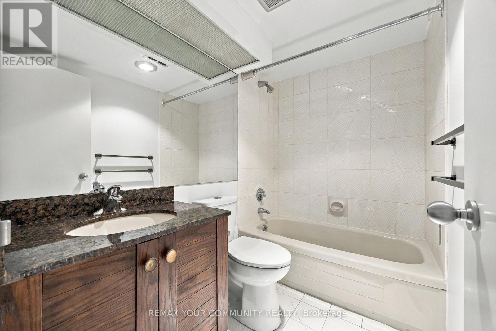410 - 349 St Clair Avenue W, Toronto, Ontario  M5P 1N3 - Photo 17 - C13875472