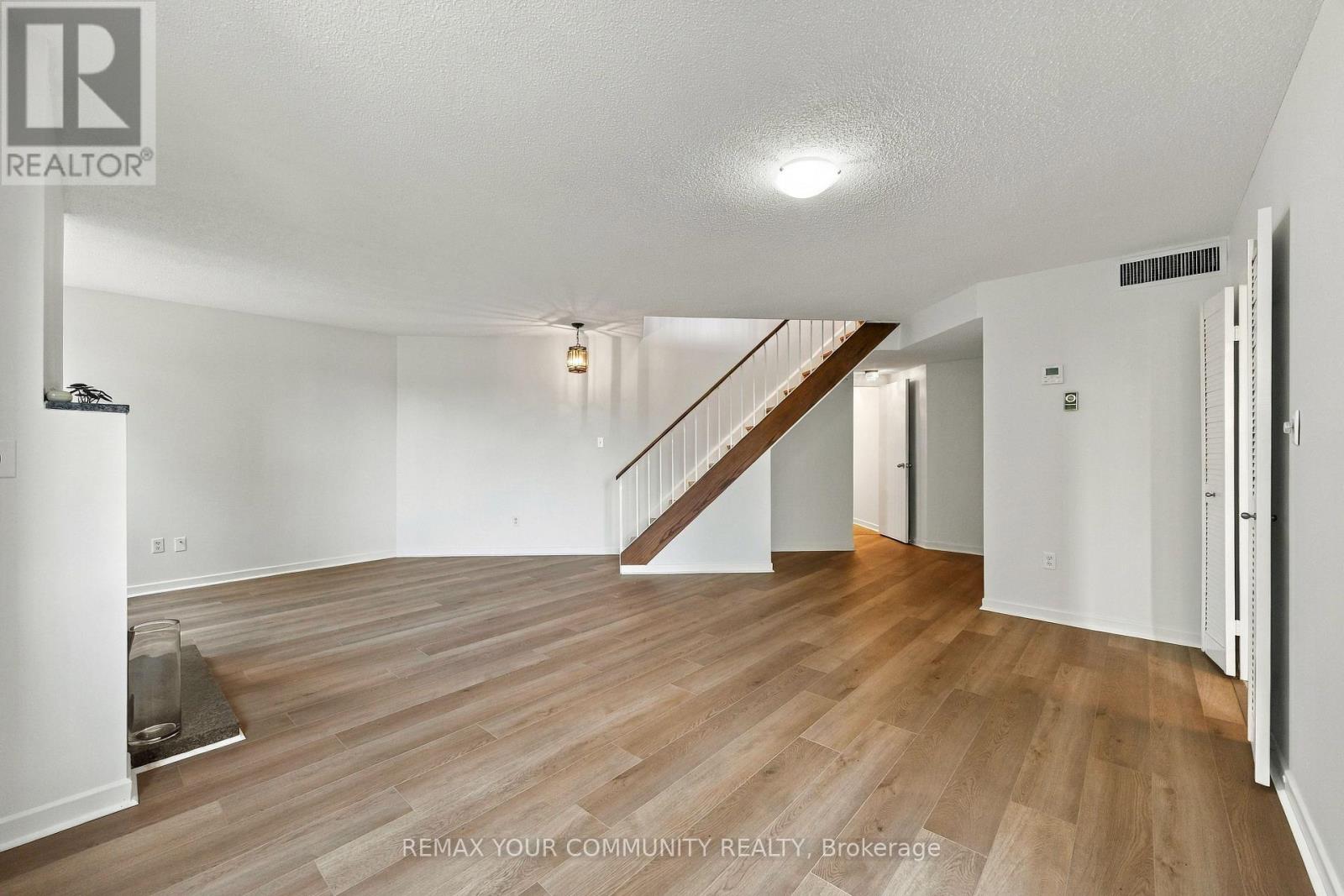 410 - 349 St Clair Avenue W, Toronto, Ontario  M5P 1N3 - Photo 8 - C13875472