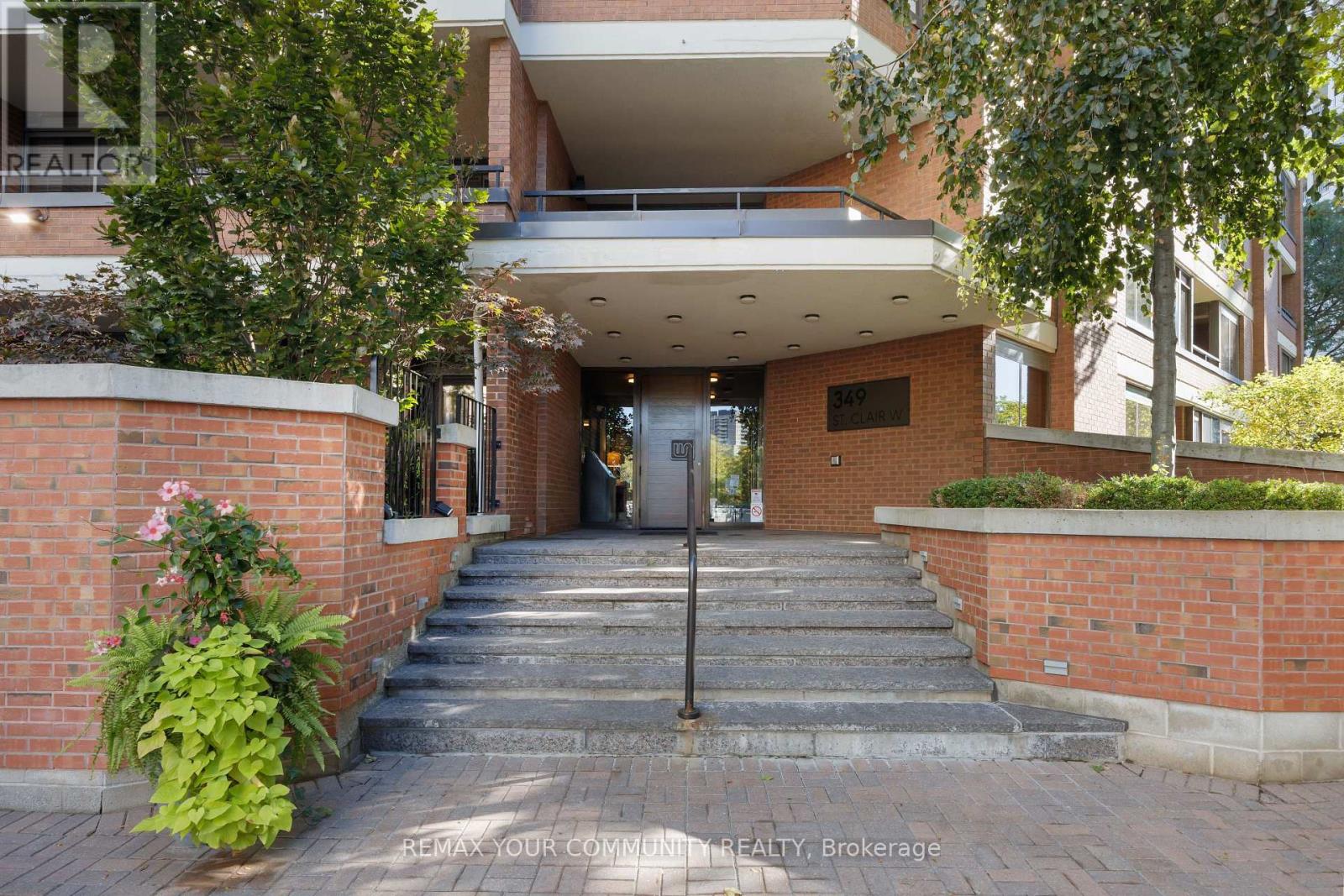 410 - 349 St Clair Avenue W, Toronto, Ontario  M5P 1N3 - Photo 3 - C13875472