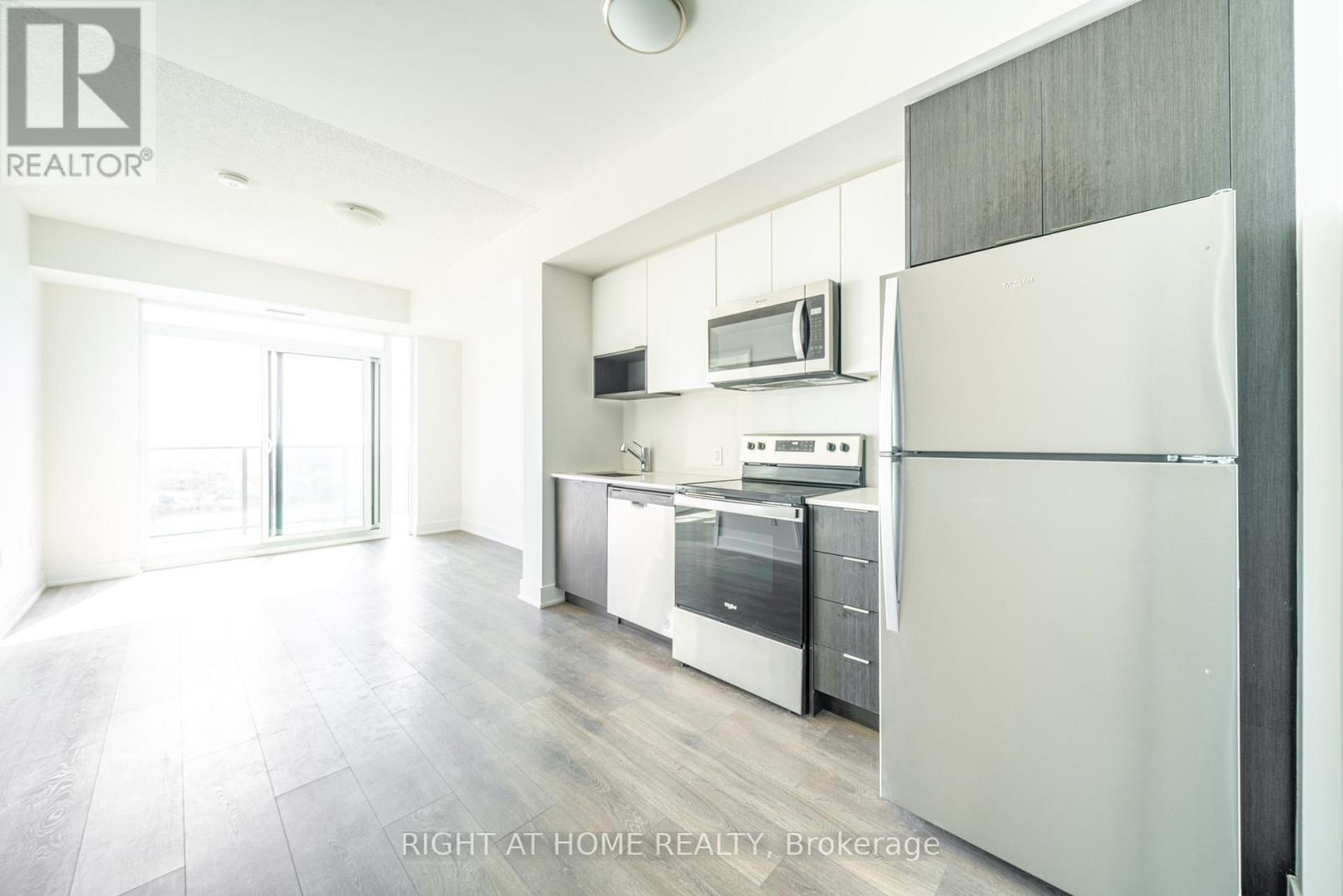 1310 - 204 BURNHAMTHORPE ROAD E, Mississauga, Ontario