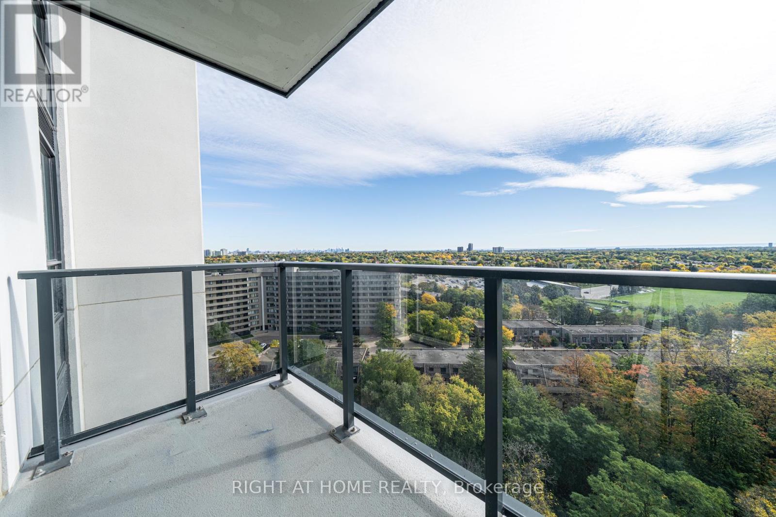 1310 - 204 Burnhamthorpe Road E, Mississauga, Ontario  L5A 0B3 - Photo 22 - W13884366