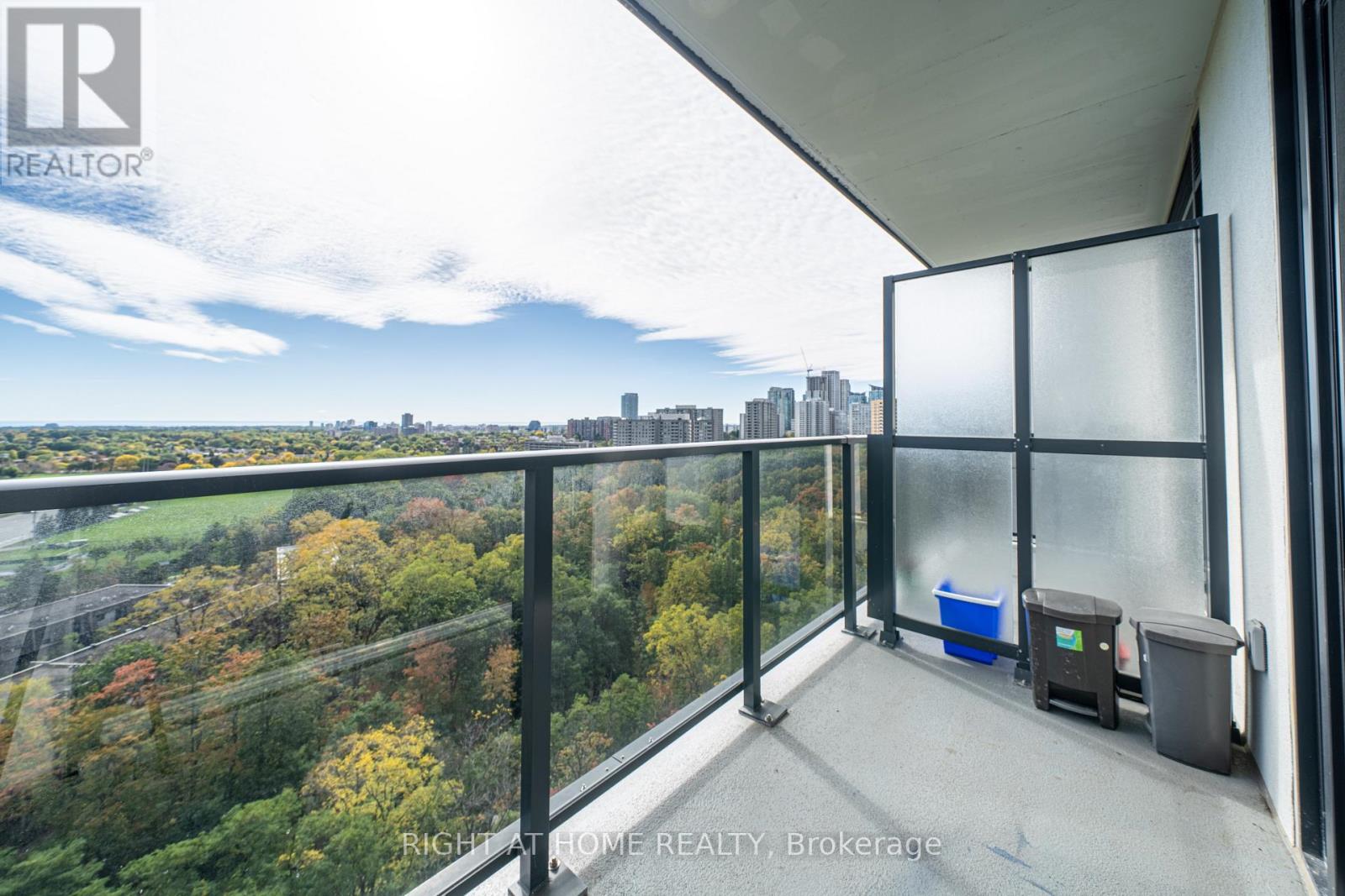 1310 - 204 Burnhamthorpe Road E, Mississauga, Ontario  L5A 0B3 - Photo 23 - W13884366
