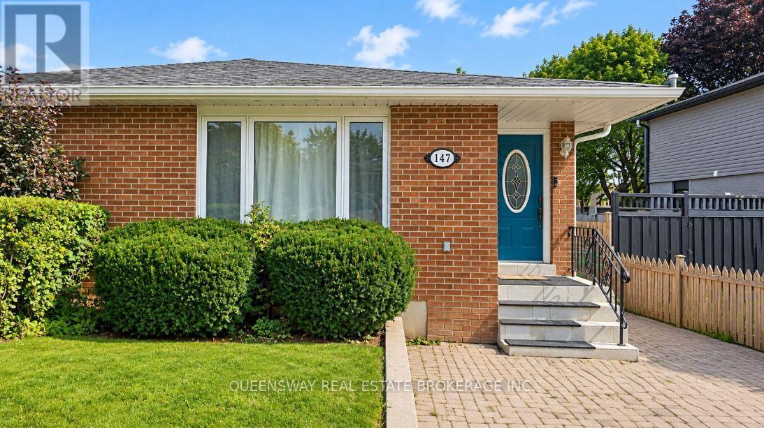 147 BONHAM BOULEVARD, Mississauga, Ontario