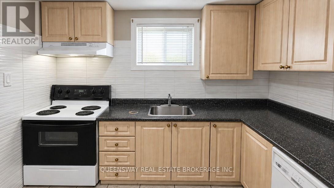 147 Bonham Boulevard, Mississauga, Ontario  L5M 1C9 - Photo 4 - W13884396