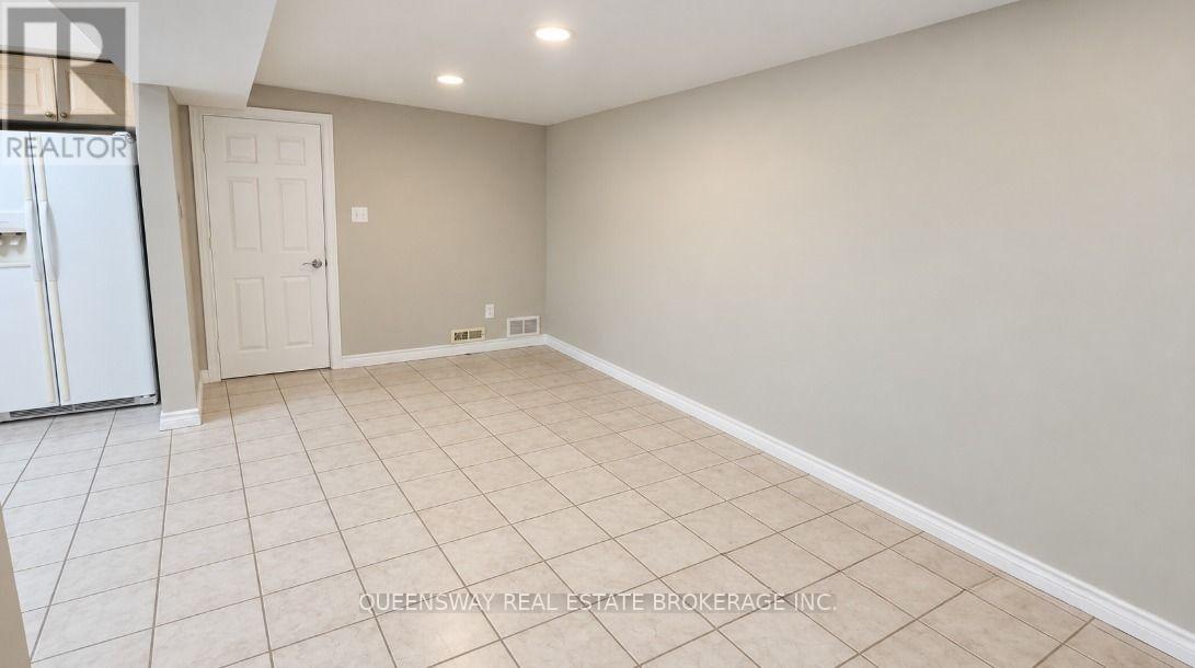 147 Bonham Boulevard, Mississauga, Ontario  L5M 1C9 - Photo 6 - W13884396