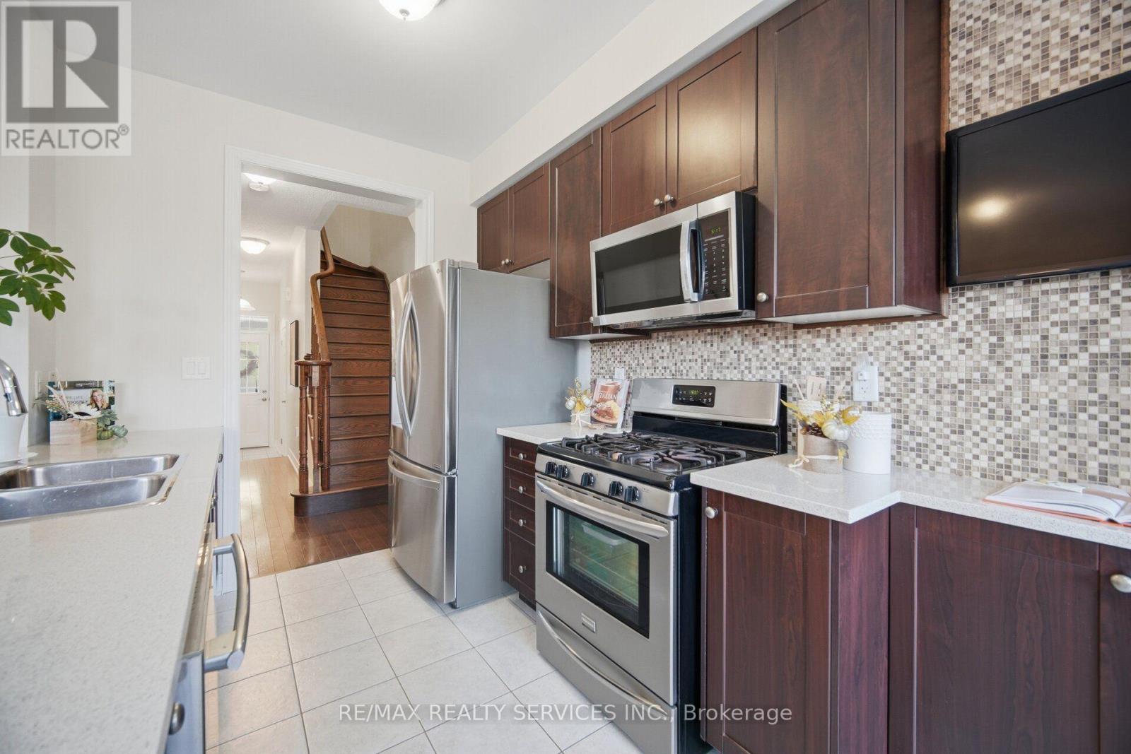 9 Aspenview Avenue, Caledon, Ontario  L7C 3P9 - Photo 15 - W13884422