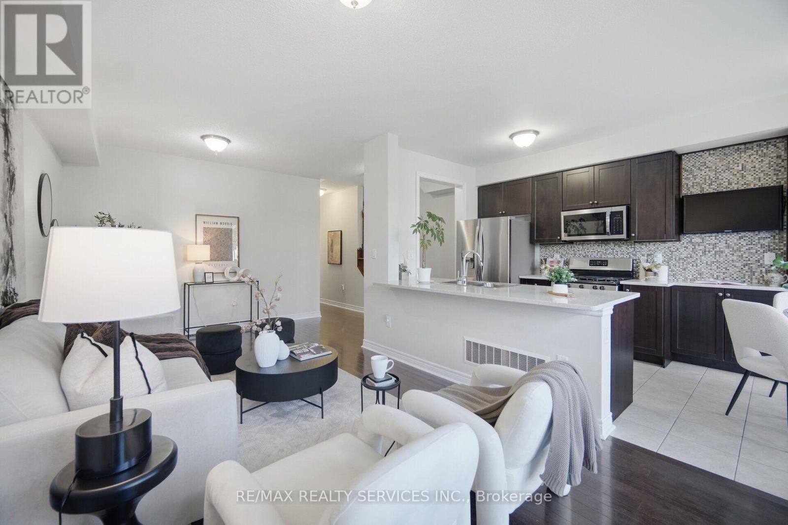9 Aspenview Avenue, Caledon, Ontario  L7C 3P9 - Photo 2 - W13884422