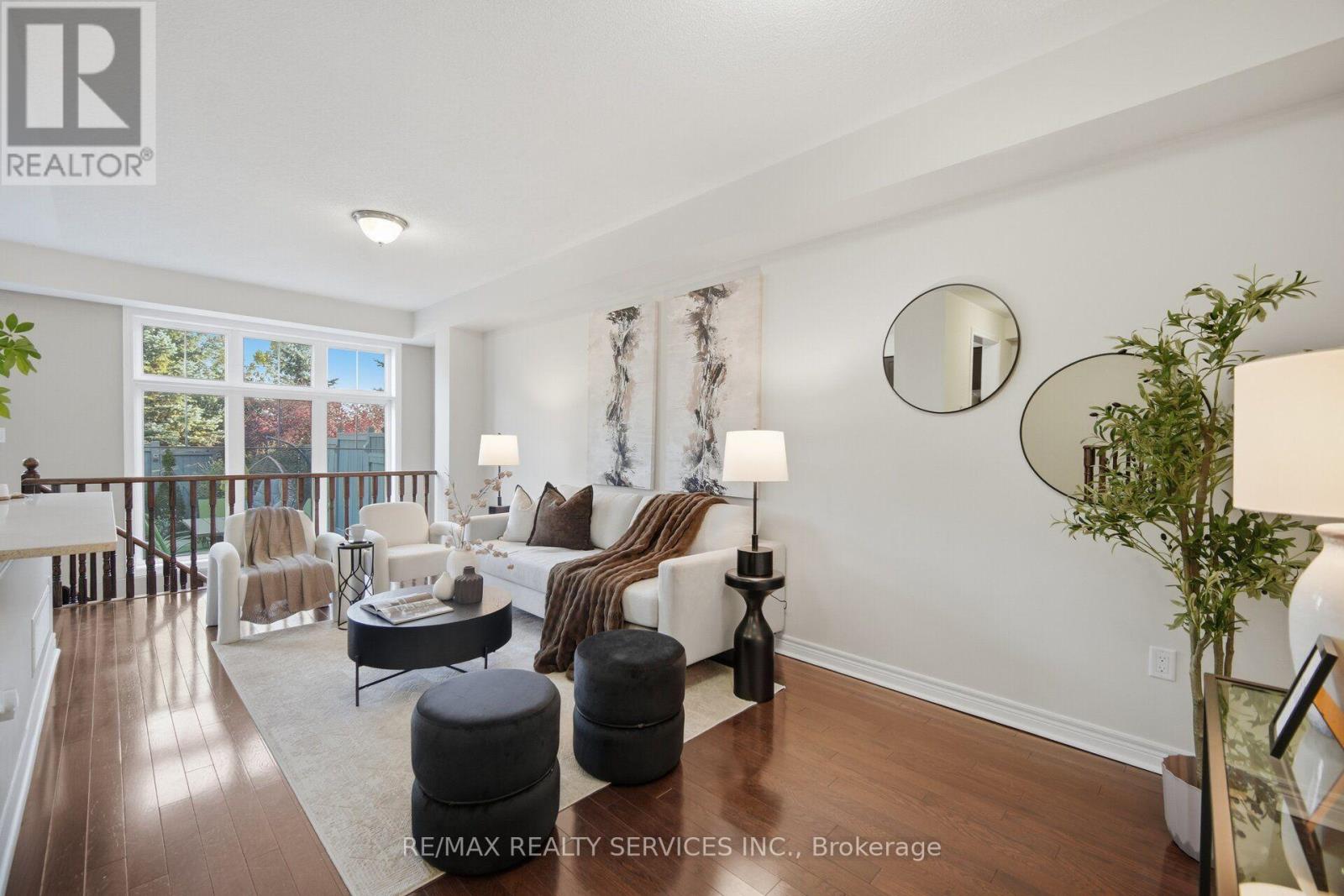 9 Aspenview Avenue, Caledon, Ontario  L7C 3P9 - Photo 3 - W13884422