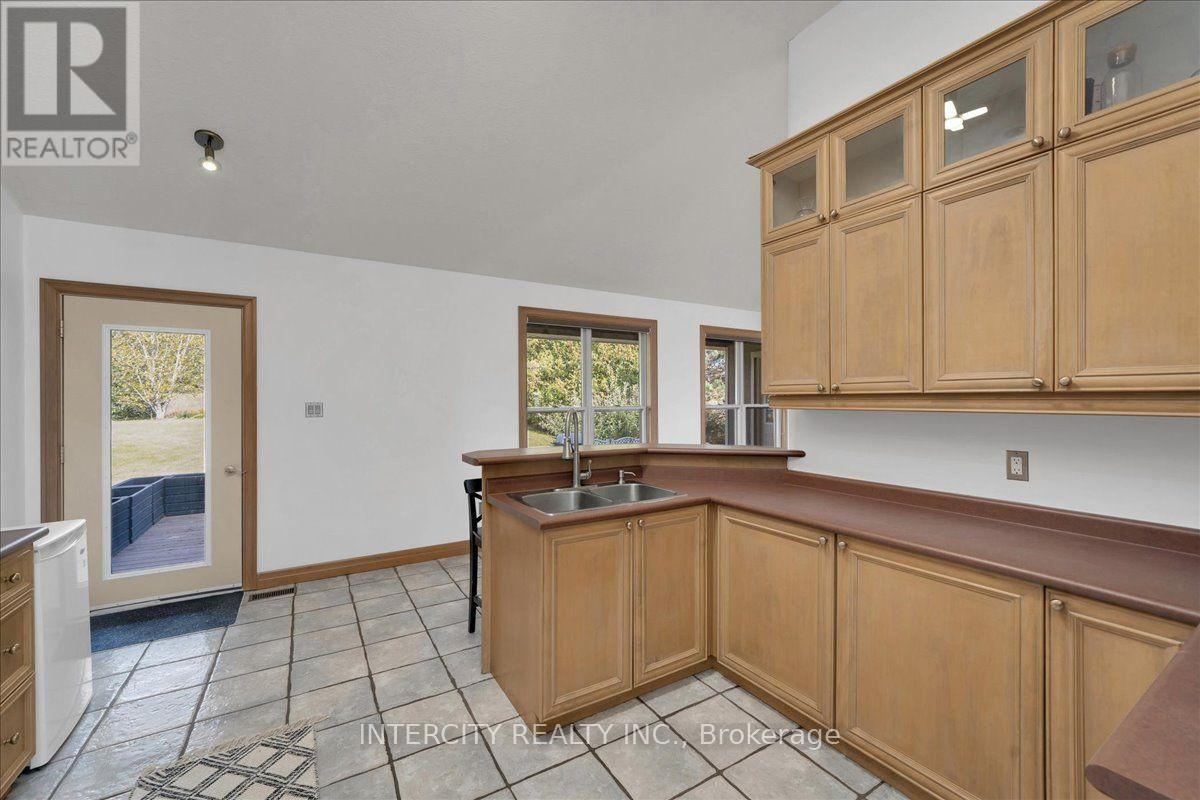 3 Torrance Lane, Centre Wellington, Ontario  N0B 1J0 - Photo 18 - X13884362