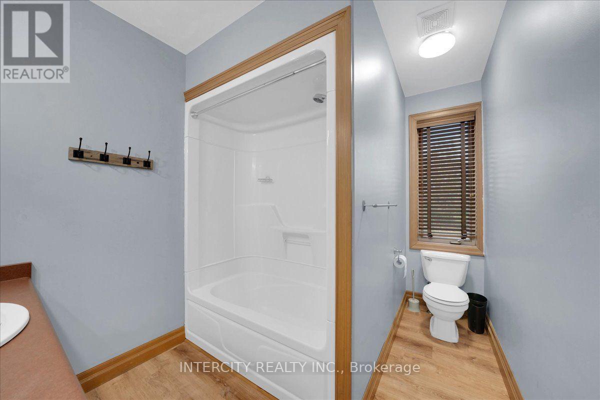 3 Torrance Lane, Centre Wellington, Ontario  N0B 1J0 - Photo 31 - X13884362