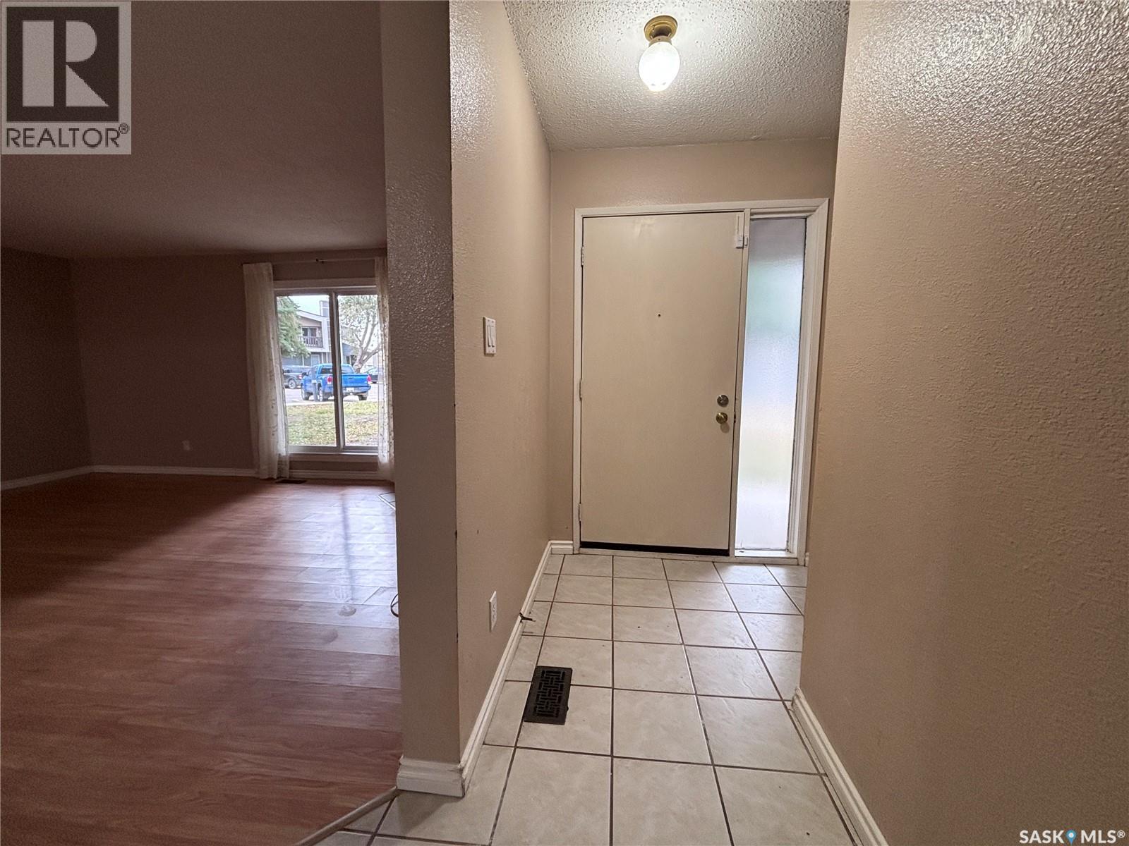 716 425 115th Street E, Saskatoon, Saskatchewan  S7N 2E5 - Photo 3 - SK050869