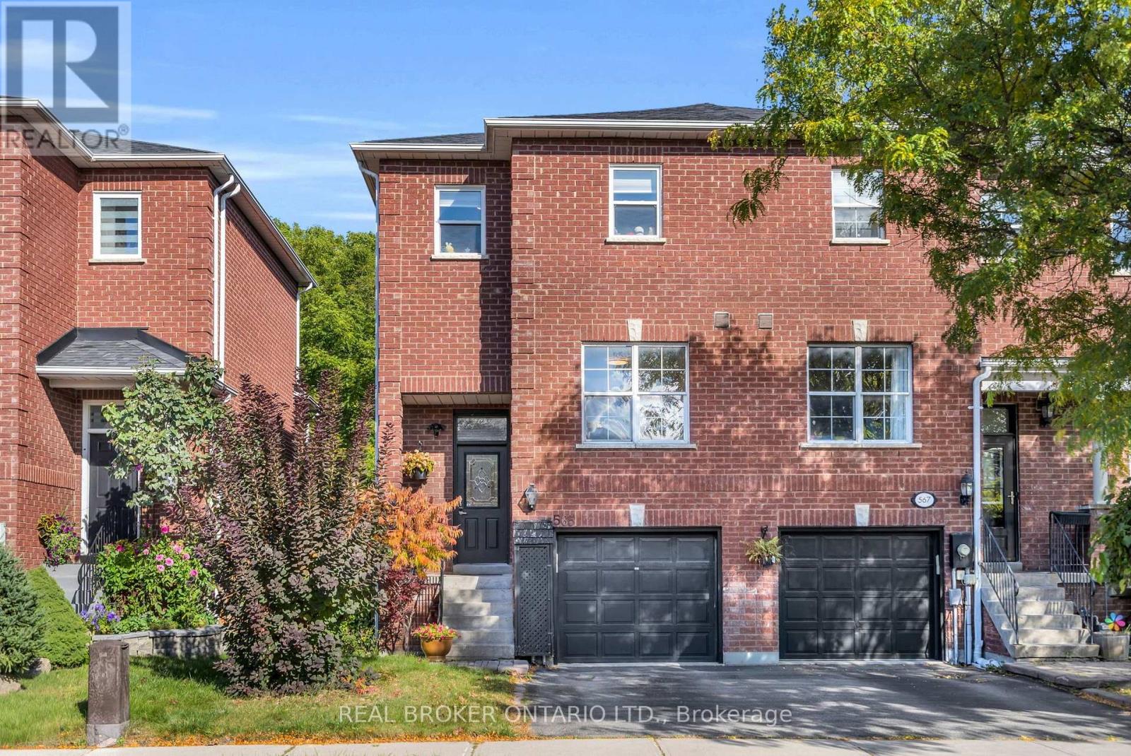 565 BONDI AVENUE, Newmarket, Ontario
