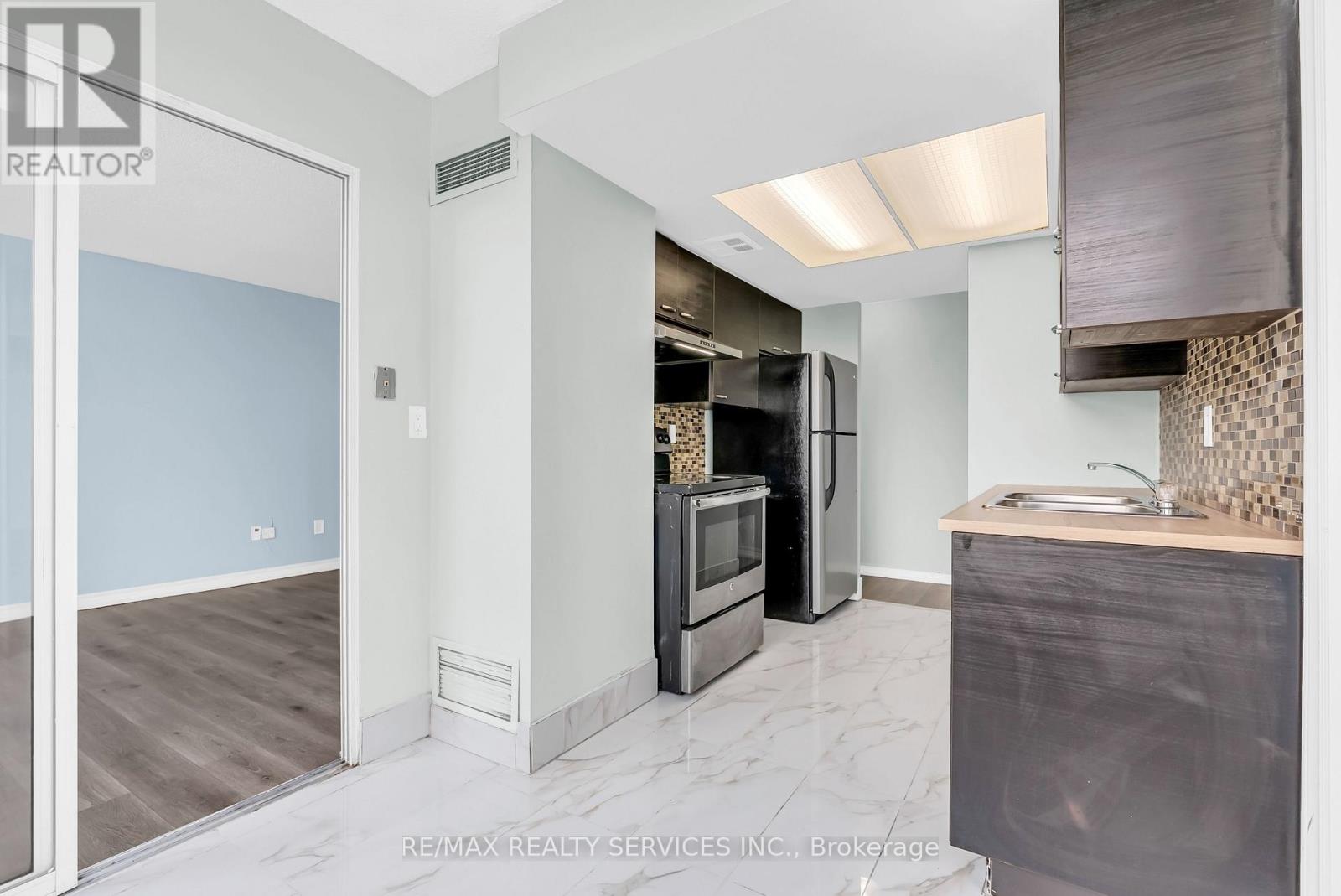 306 - 21 Markbrook Lane N, Toronto (Mount Olive-Silverstone-Jamestown), Ontario  M9V 5E4 - Photo 18 - W13884474