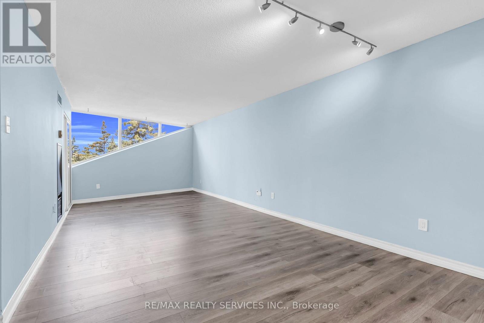 306 - 21 Markbrook Lane N, Toronto (Mount Olive-Silverstone-Jamestown), Ontario  M9V 5E4 - Photo 8 - W13884474