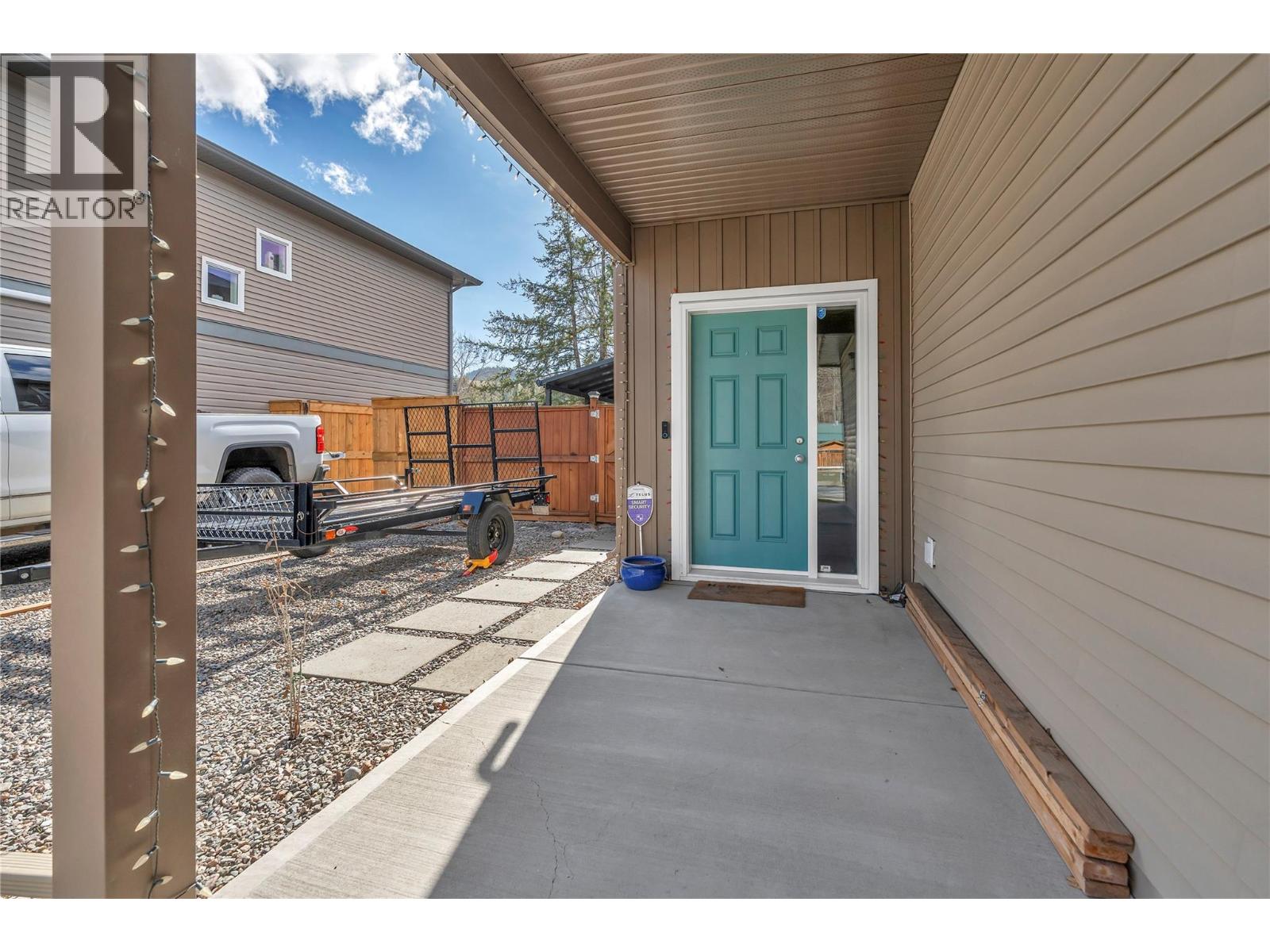 484 SIMILKAMEEN Avenue