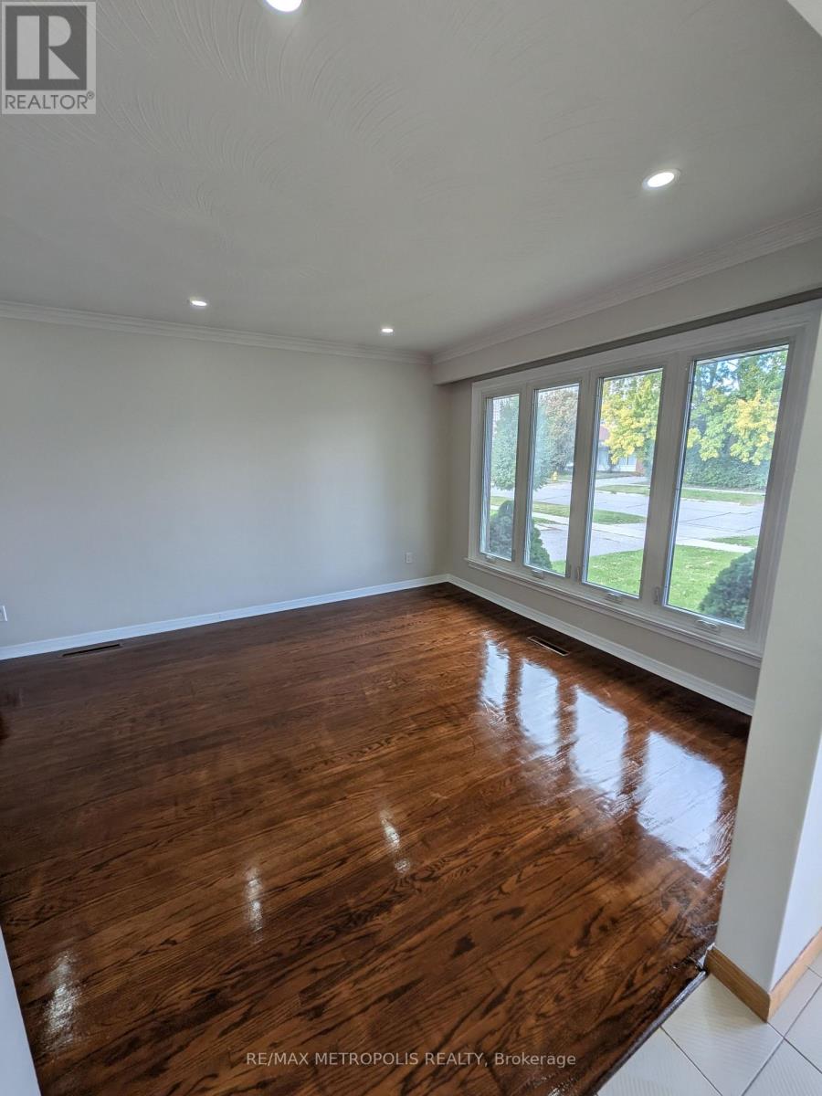 Main - 43 Lewiston Road, Toronto, Ontario  M1P 1X8 - Photo 2 - E13884584