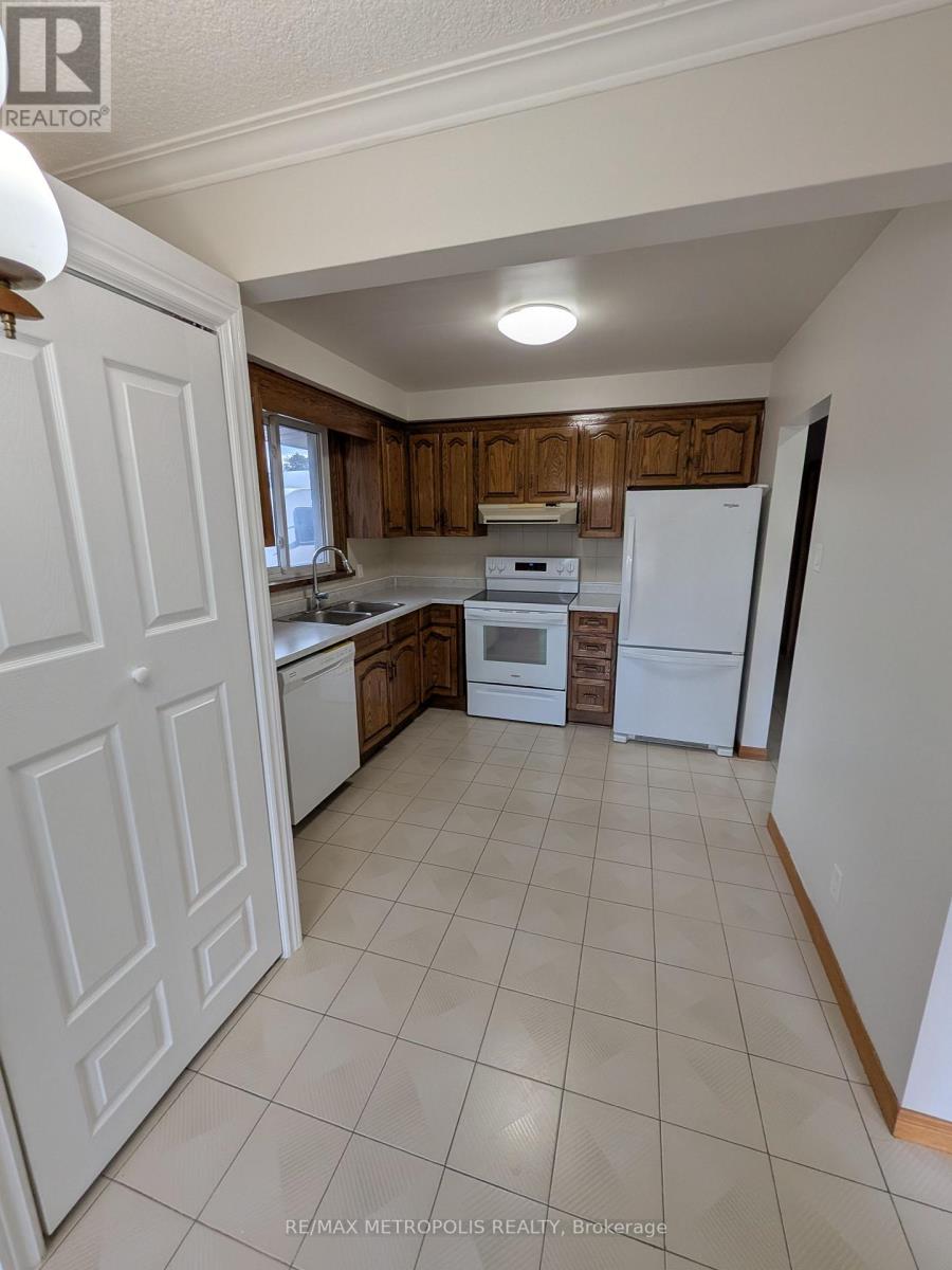 Main - 43 Lewiston Road, Toronto, Ontario  M1P 1X8 - Photo 4 - E13884584