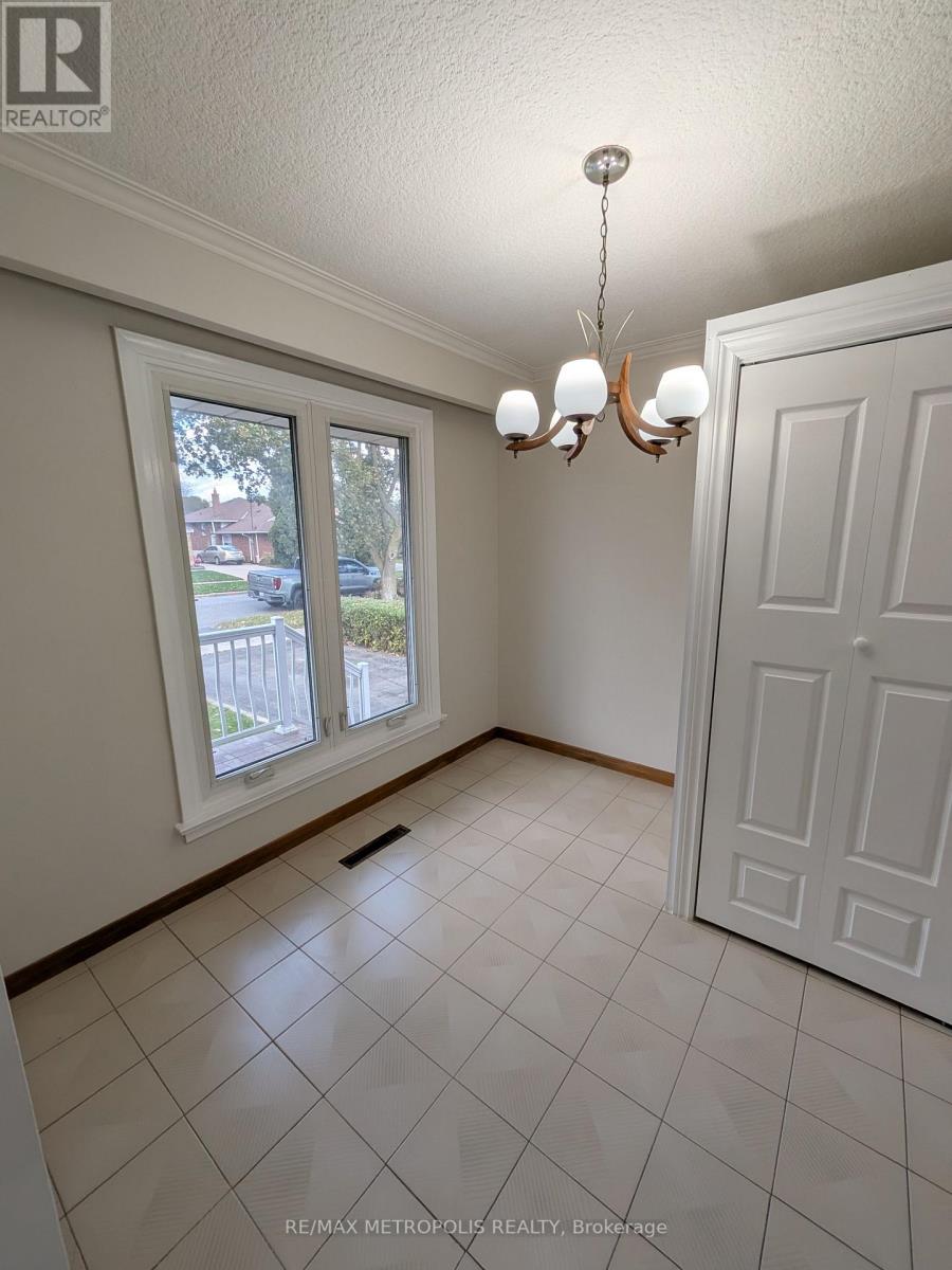 Main - 43 Lewiston Road, Toronto, Ontario  M1P 1X8 - Photo 5 - E13884584