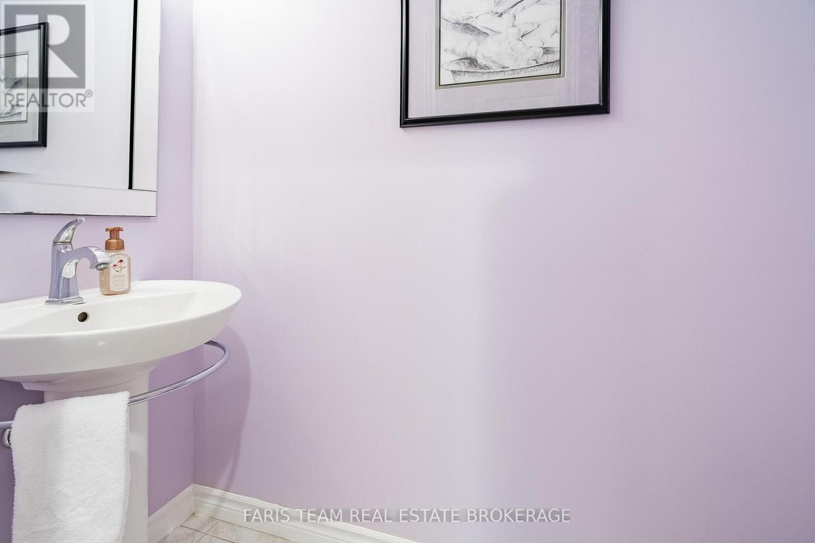4 O'shaughnessy Crescent, Barrie (Holly), Ontario  L4N 7L7 - Photo 12 - S13884570