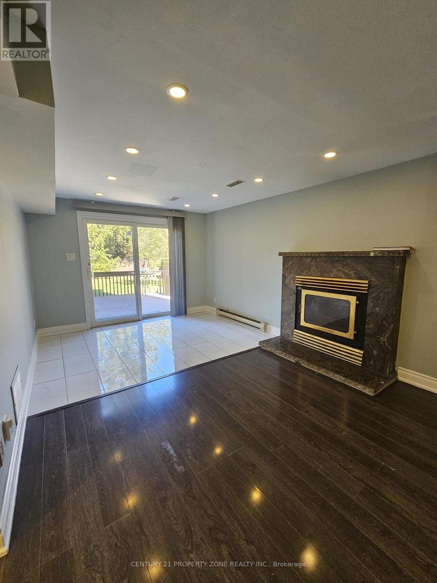 4473 Marshdale Court, Mississauga, Ontario  L5M 4G2 - Photo 3 - W13884532