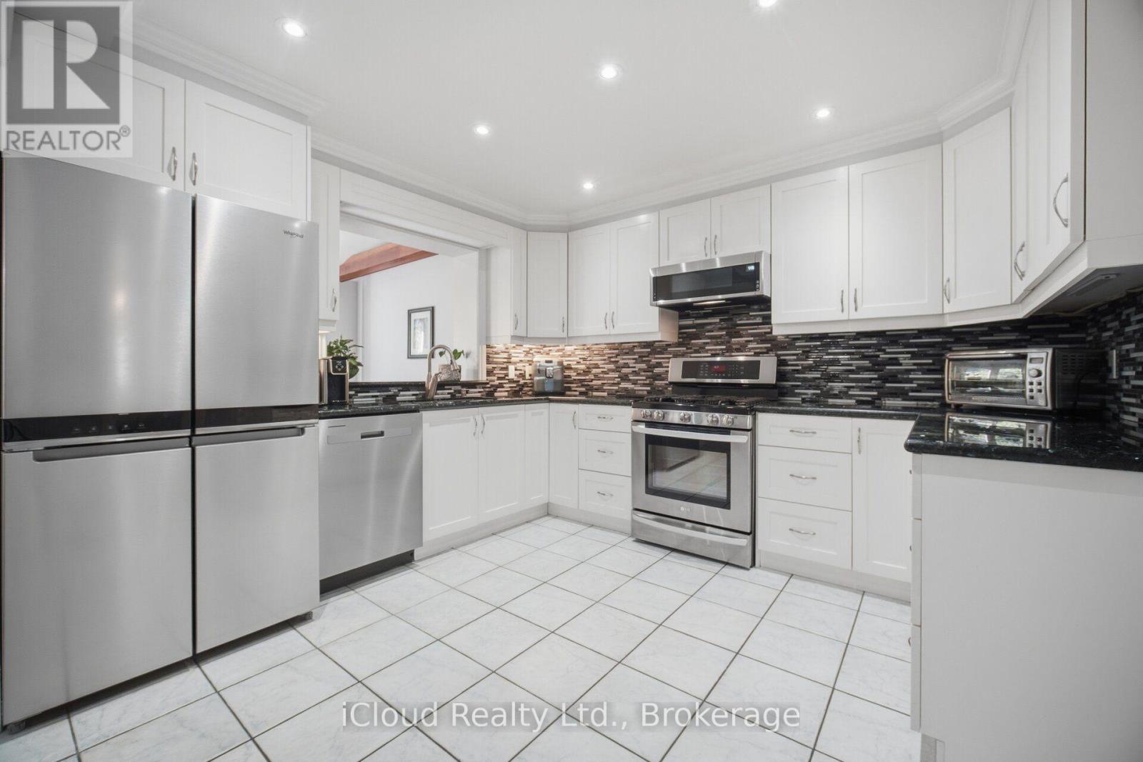 52 Bengal Court, Toronto, Ontario  M3L 1X9 - Photo 8 - W13884562