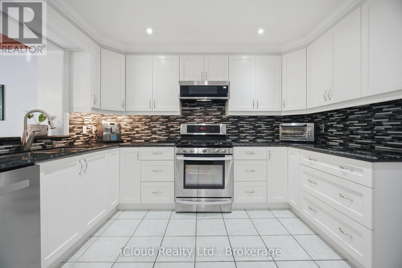52 Bengal Court, Toronto, Ontario  M3L 1X9 - Photo 9 - W13884562