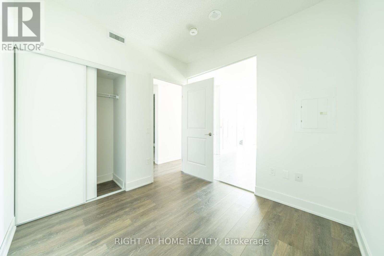 1310 - 204 Burnhamthorpe Road E, Mississauga, Ontario  L5A 0B3 - Photo 16 - W13884366