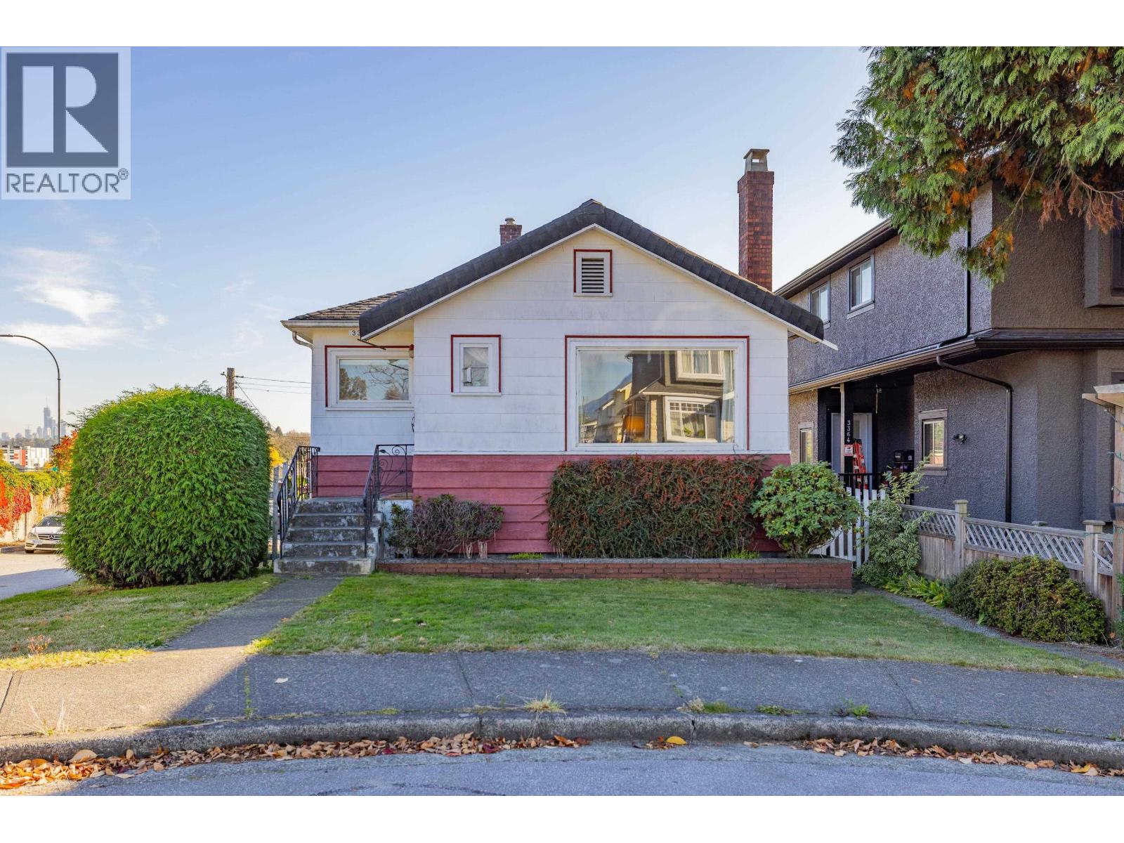 3368 PARKER STREET, Vancouver, British Columbia