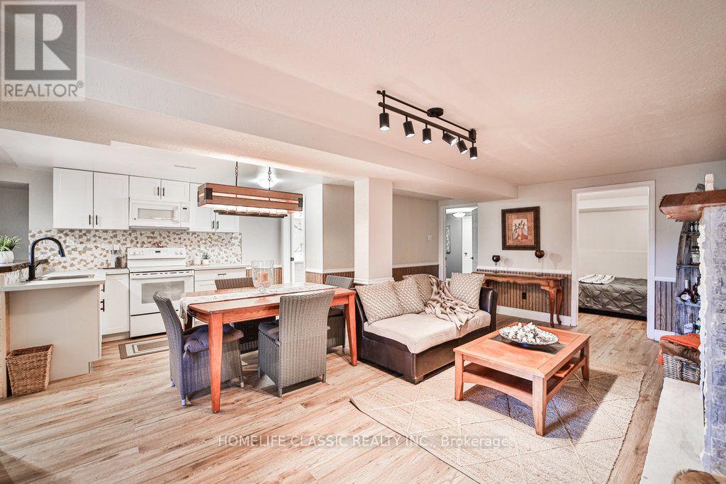 427 Crossland Gate, Newmarket, Ontario  L3X 1B9 - Photo 4 - N13876660