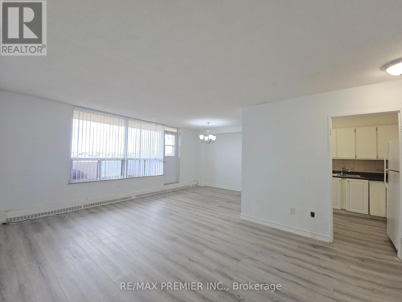 3390 Weston Road, Toronto (Humbermede), Ontario  M9M 2X3 - Photo 3 - W13884612