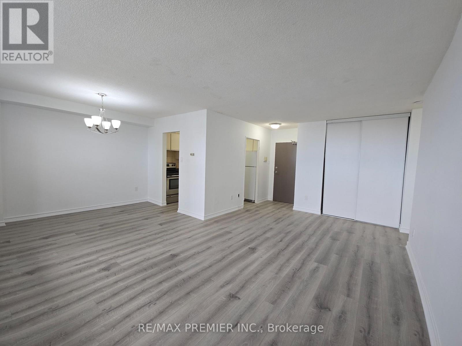 3390 Weston Road, Toronto (Humbermede), Ontario  M9M 2X3 - Photo 5 - W13884612