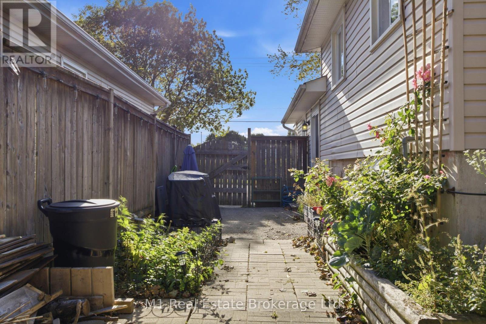 166 Natchez Road, Kitchener, Ontario  N2B 3L2 - Photo 32 - X13884646