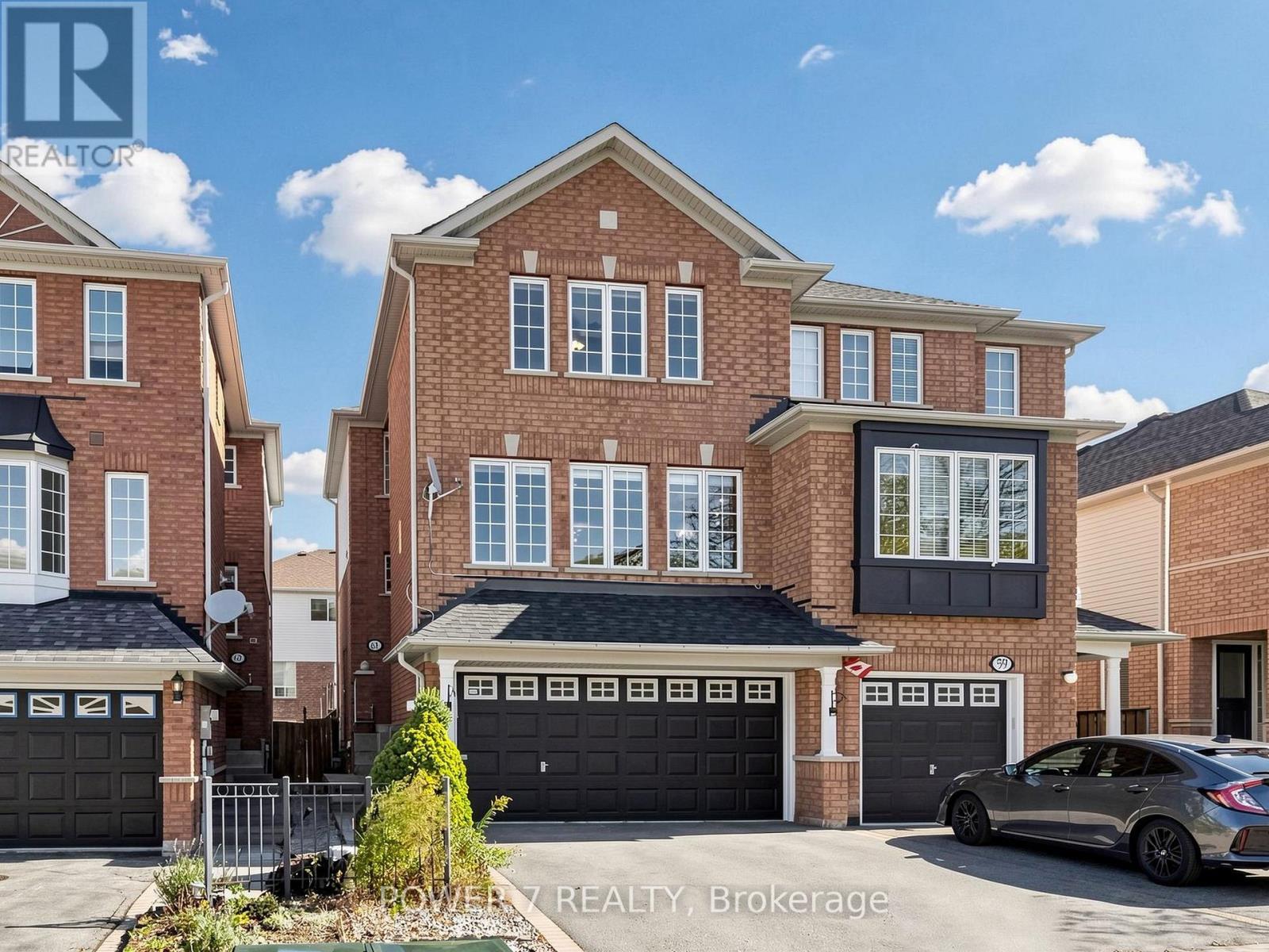 61 Millcliff Circle, Aurora, Ontario  L4G 7N9 - Photo 2 - N13884672