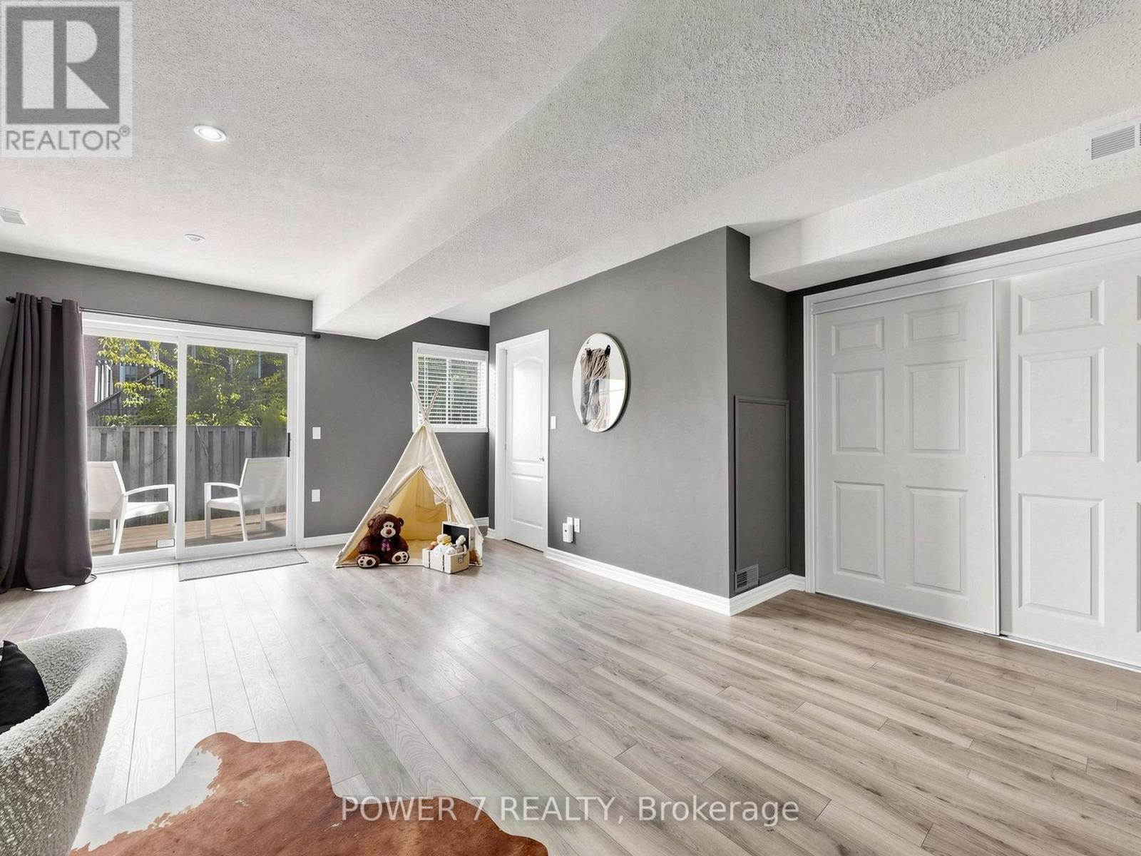 61 Millcliff Circle, Aurora, Ontario  L4G 7N9 - Photo 37 - N13884672