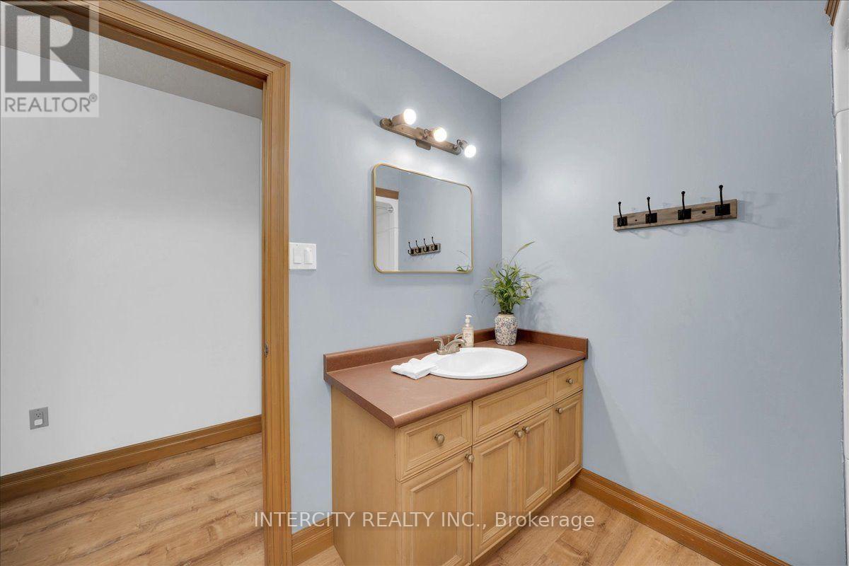 3 Torrance Lane, Centre Wellington, Ontario  N0B 1J0 - Photo 31 - X13884362