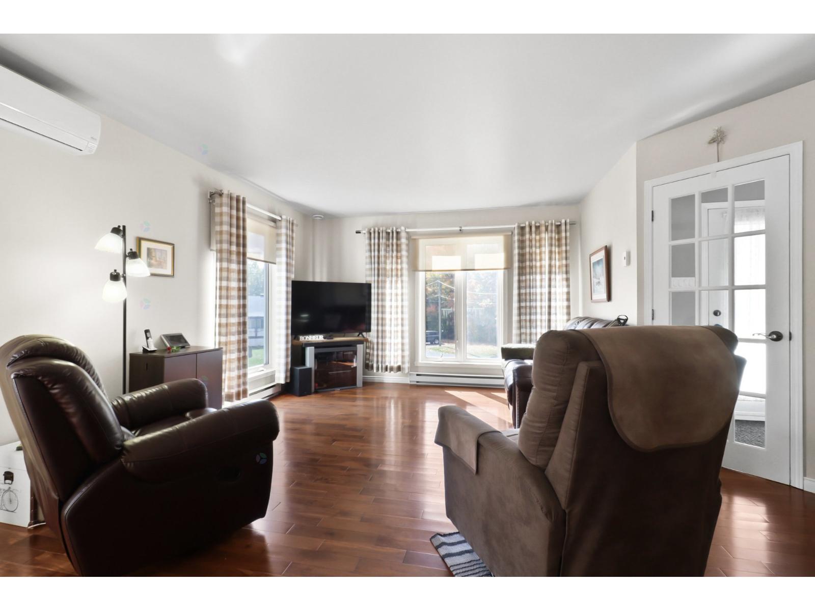 108 Rue Rémi-Simon Sainte-Sophie Quebec Canada J5J2Y9 5