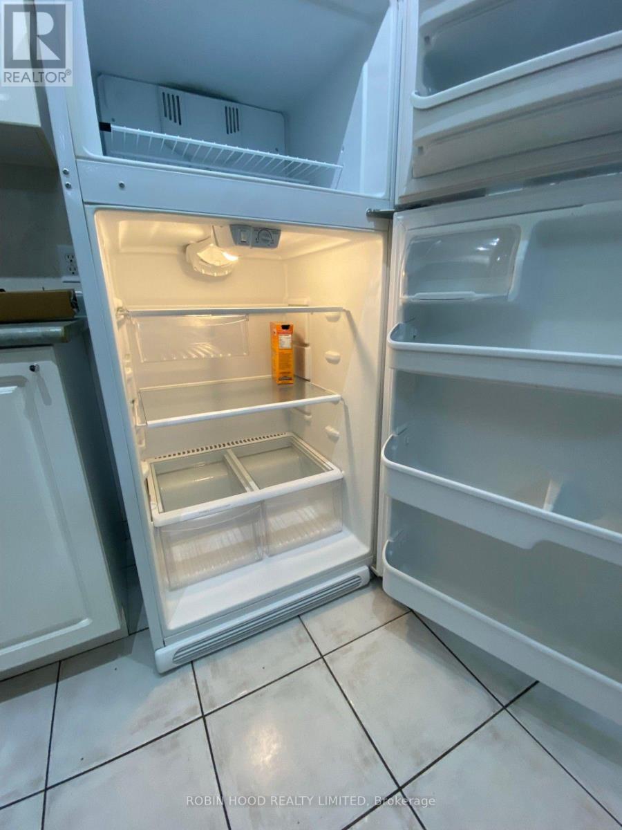 1805 - 11 Lee Centre Drive, Toronto, Ontario  M1H 3J5 - Photo 6 - E13884746