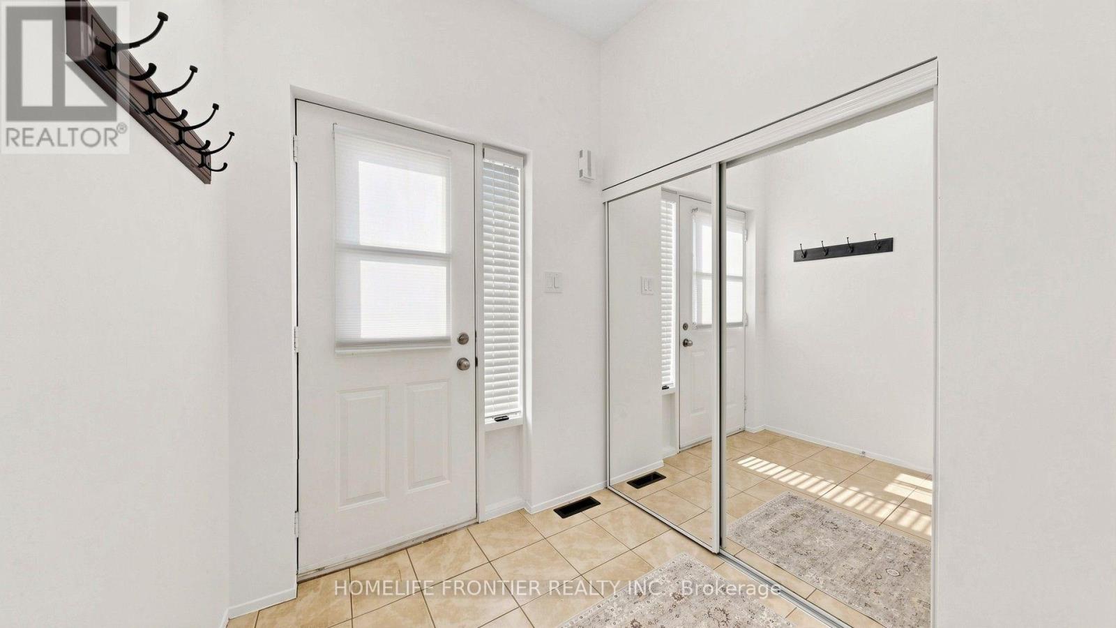 544 Jack Giles Circle, Newmarket, Ontario  L3X 1X9 - Photo 4 - N13884752