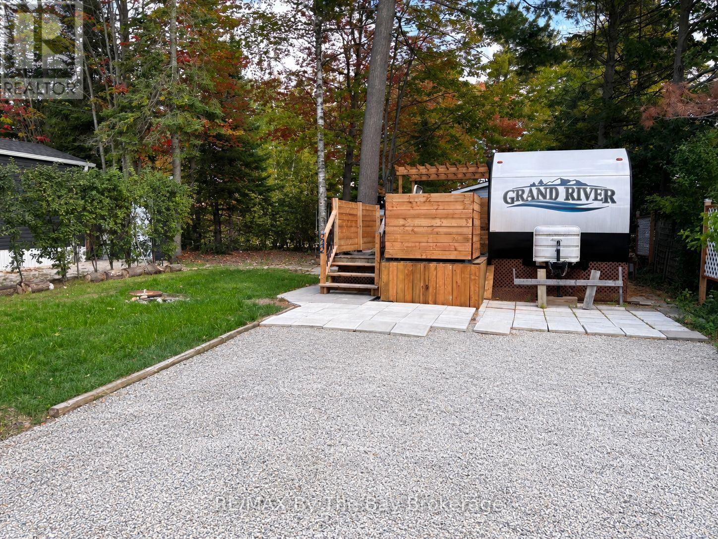 242 - 85 Theme Park Drive, Wasaga Beach, Ontario  L9Z 1X7 - Photo 2 - S13884748