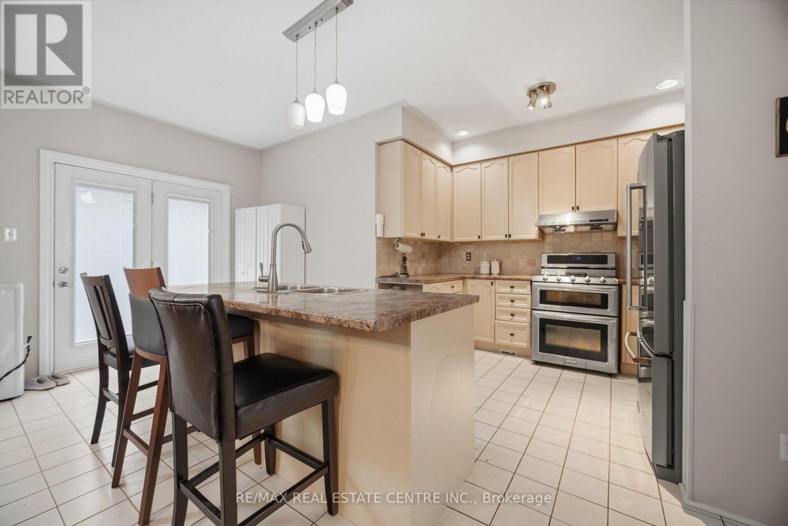 19 Amberdale Court, Caledon, Ontario  L7C 1C4 - Photo 10 - W13884786