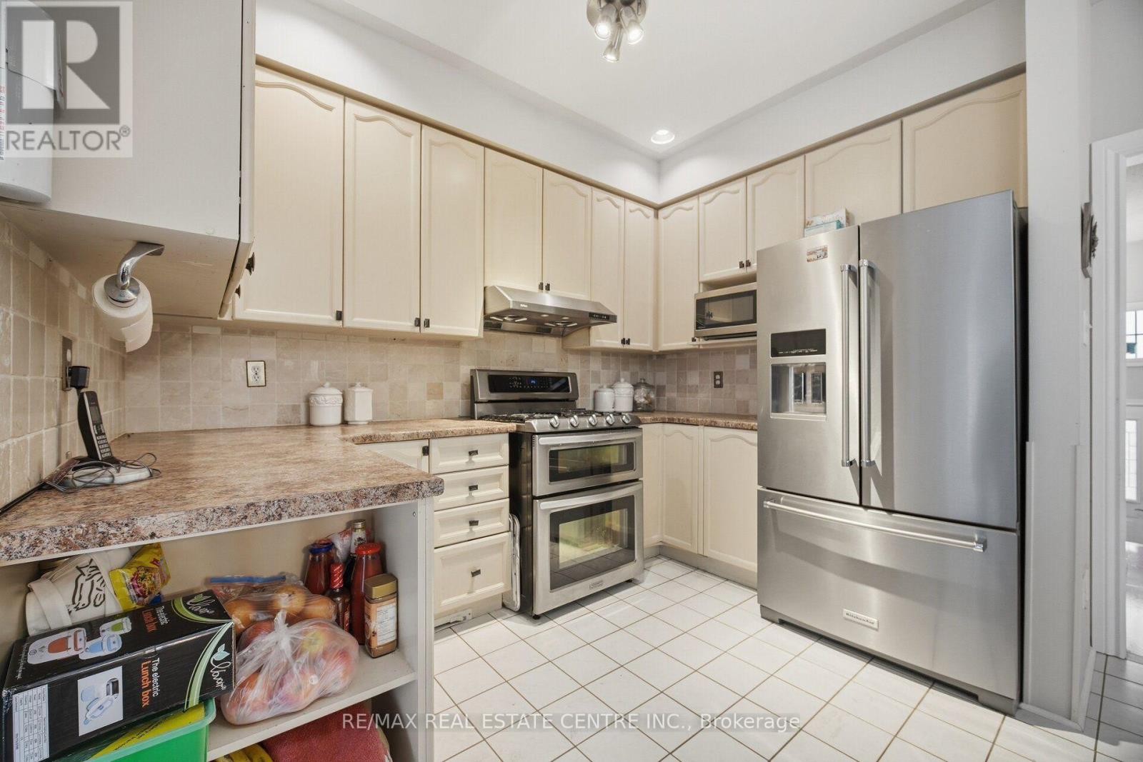 19 Amberdale Court, Caledon, Ontario  L7C 1C4 - Photo 12 - W13884786